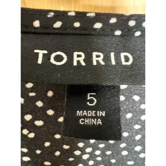 TORRID Georgette Pintuck Button-Front Blouse Shirt Black White Polka Dot Size 5X - Picture 6 of 8